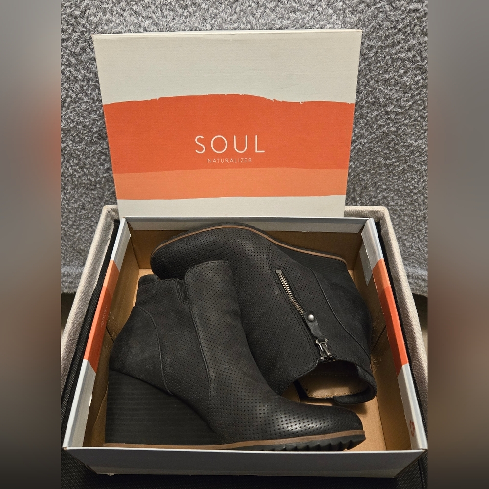 Wedge boots